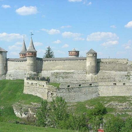 Апартаменты Вероника Kamianets-Podilskyi Exterior photo